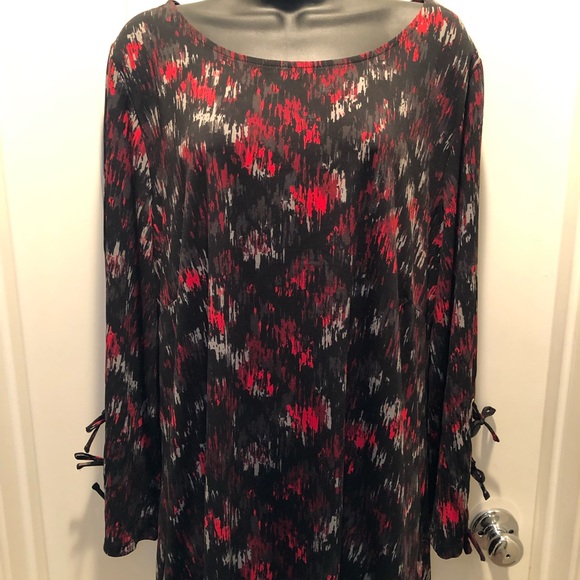 Black, red, and gray long tunic. - Picture 3 of 5